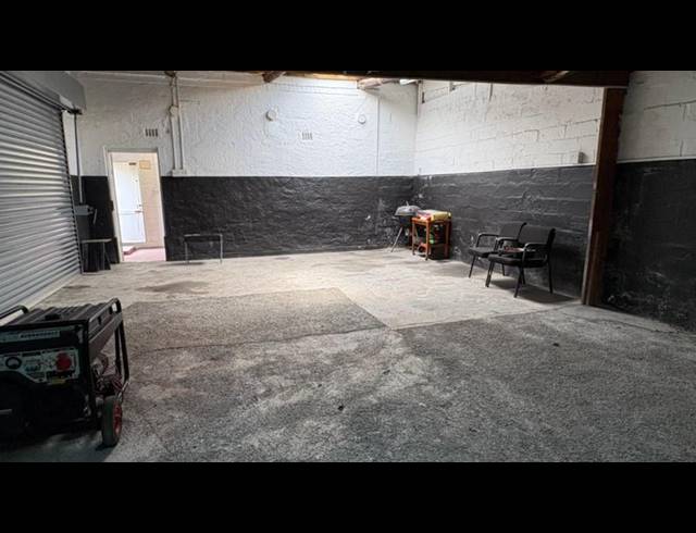 INDUSTRIAL PROPERTY TO RENT IN FISH HOEK